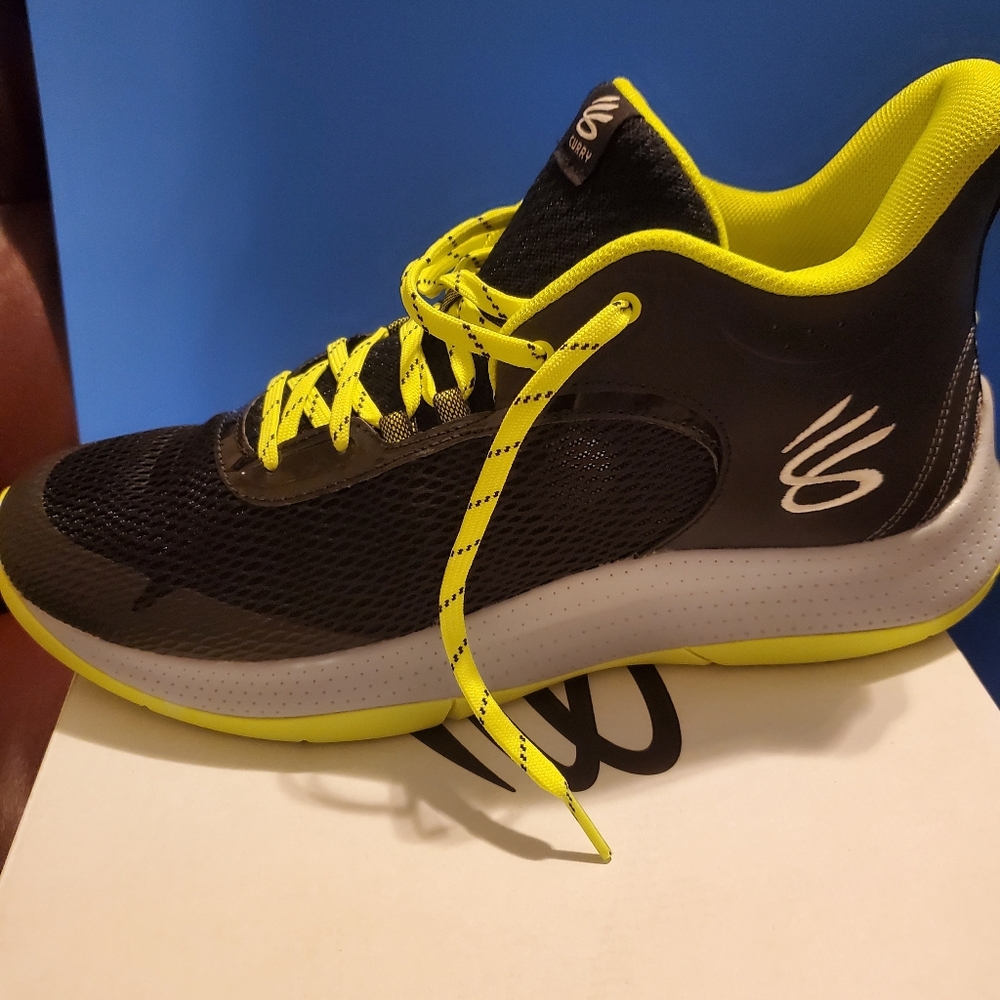 Steph Curry 3z6: Black and green basketball shoes; sleek design, ultimate grip,
